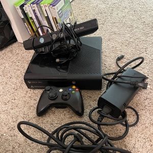 Xbox 360 Console  TESTED + Kinect + Controller + Cords + Games - Bundle